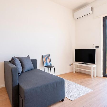 Central & Elegant Loft - With Balcony Бари Экстерьер фото