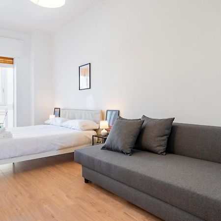 Central & Elegant Loft - With Balcony Бари Экстерьер фото