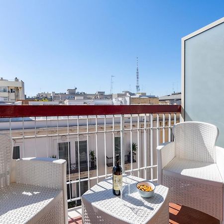 Central & Elegant Loft - With Balcony Бари Экстерьер фото
