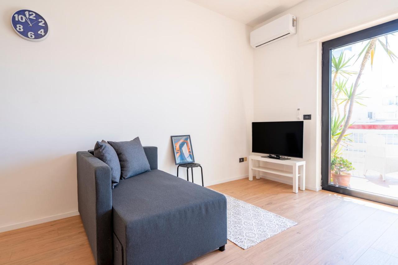 Central & Elegant Loft - With Balcony Бари Экстерьер фото