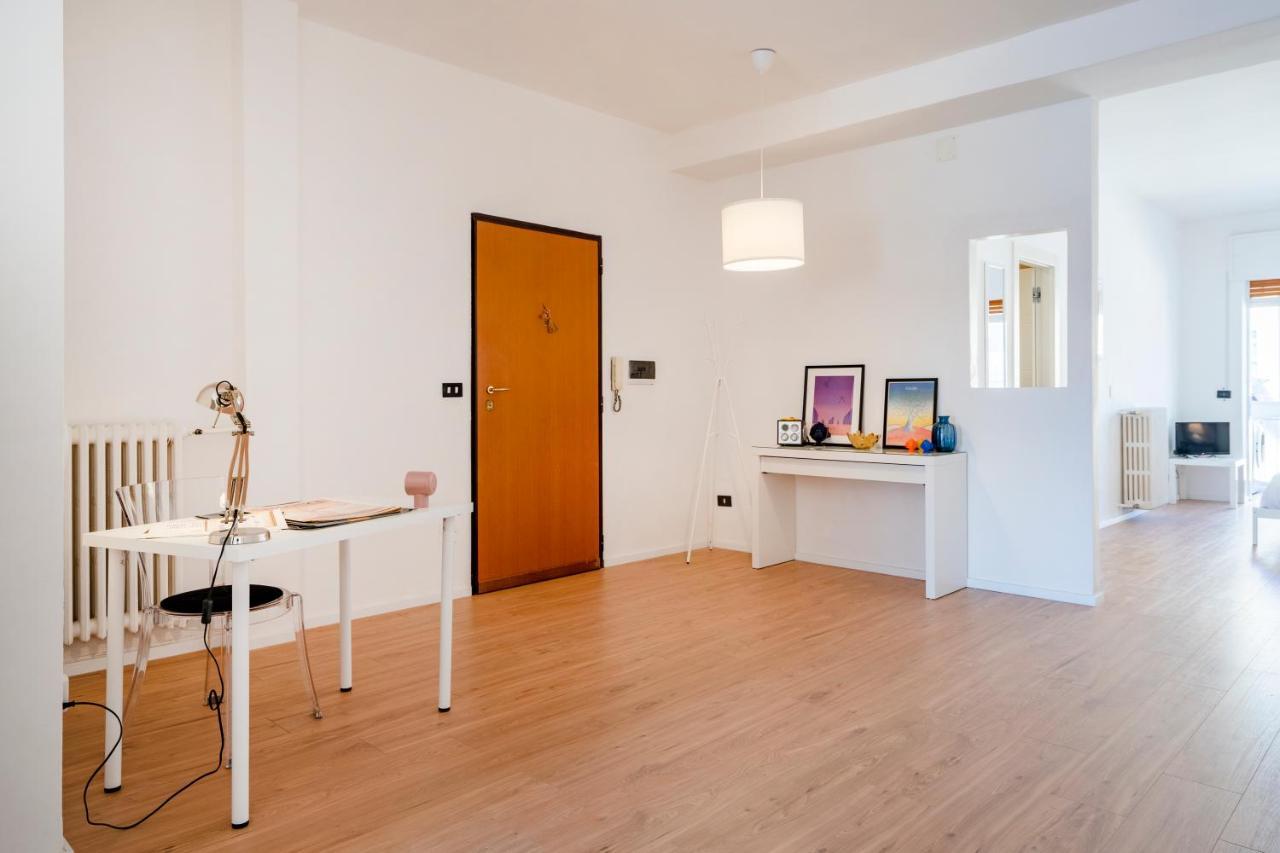 Central & Elegant Loft - With Balcony Бари Экстерьер фото